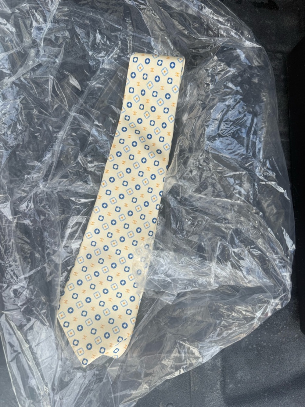 CHANEL Cream Tie with Blue and Gold Geometric Motif - Picture 5 of 5